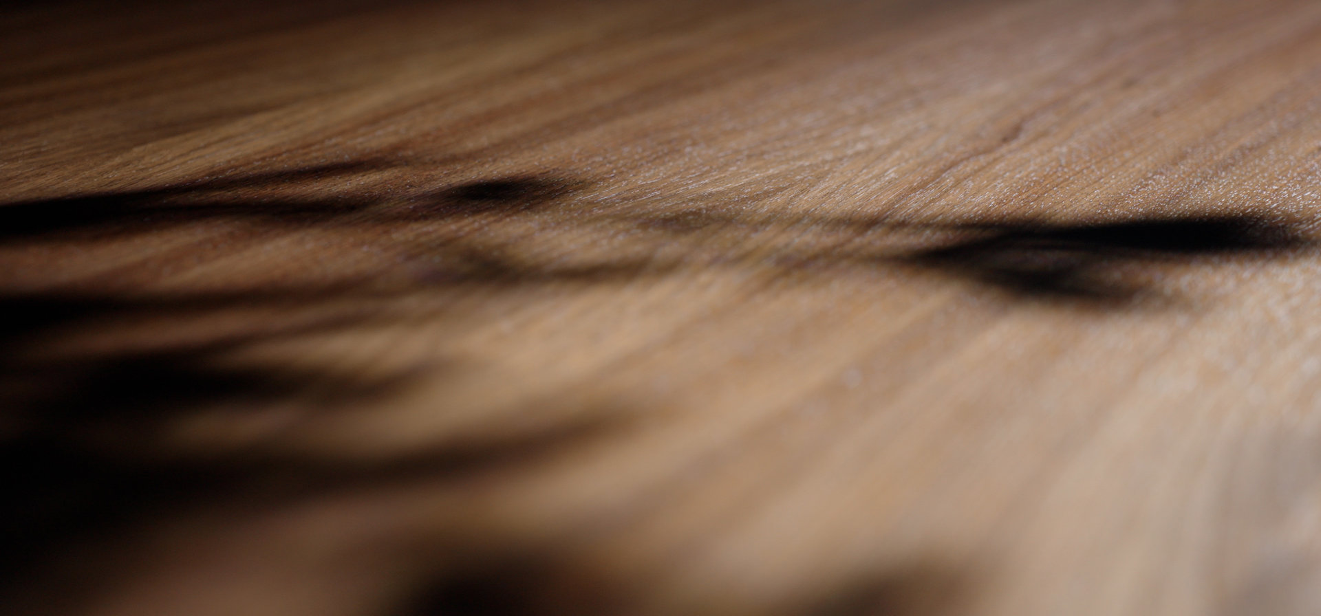 Wood grain finishes