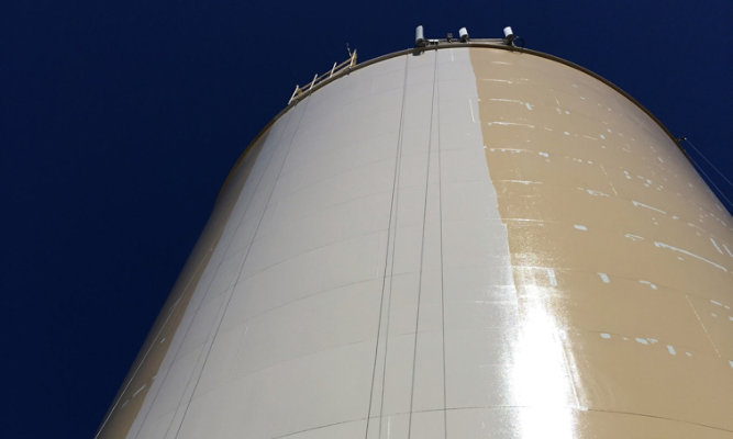 Application of Acrolon™ Ultra HS and Macropoxy 5000 on water tank at Paine Field