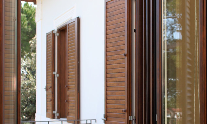 Window shutter wood efffect coatings