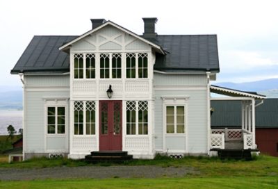 A coastal home with light gray paint and white trim. S-W colors featured: SW 6205, SW 7008, SW 2802