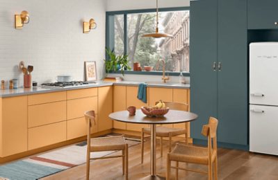 A kitchen with lower cabinets painted Bakelite Gold.