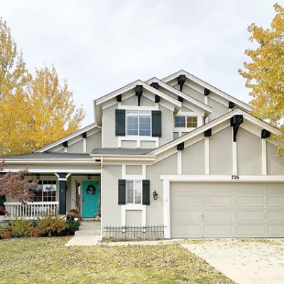 A netural exterior suburban home with white trim. S-W featured color: SW 7014 Eider White. Photo credit @the.painted.piano.