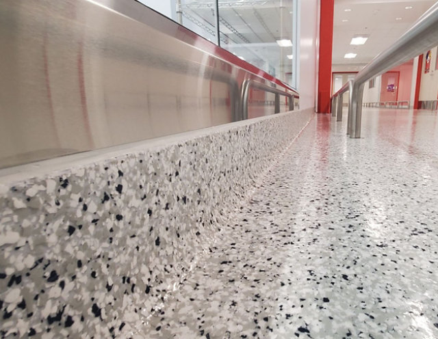 decorative-flake-flooring-black-gray-white