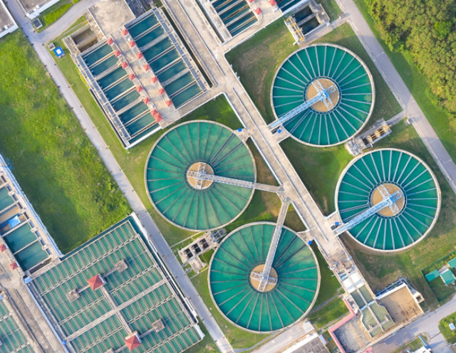 Water treatment facility with clarifiers