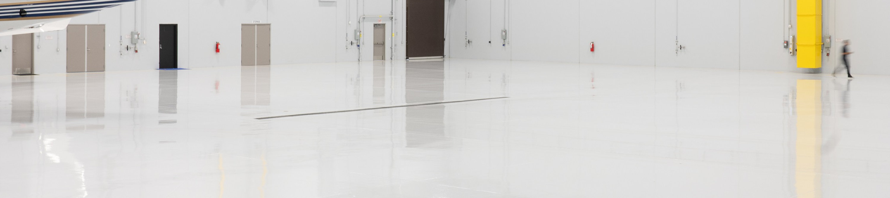 Epoxy floor in a hangar