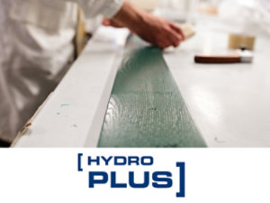 Close-up of a wood coating application using Sayerlack Hydro Plus water-based system, highlighting precision and sustainable finishing.