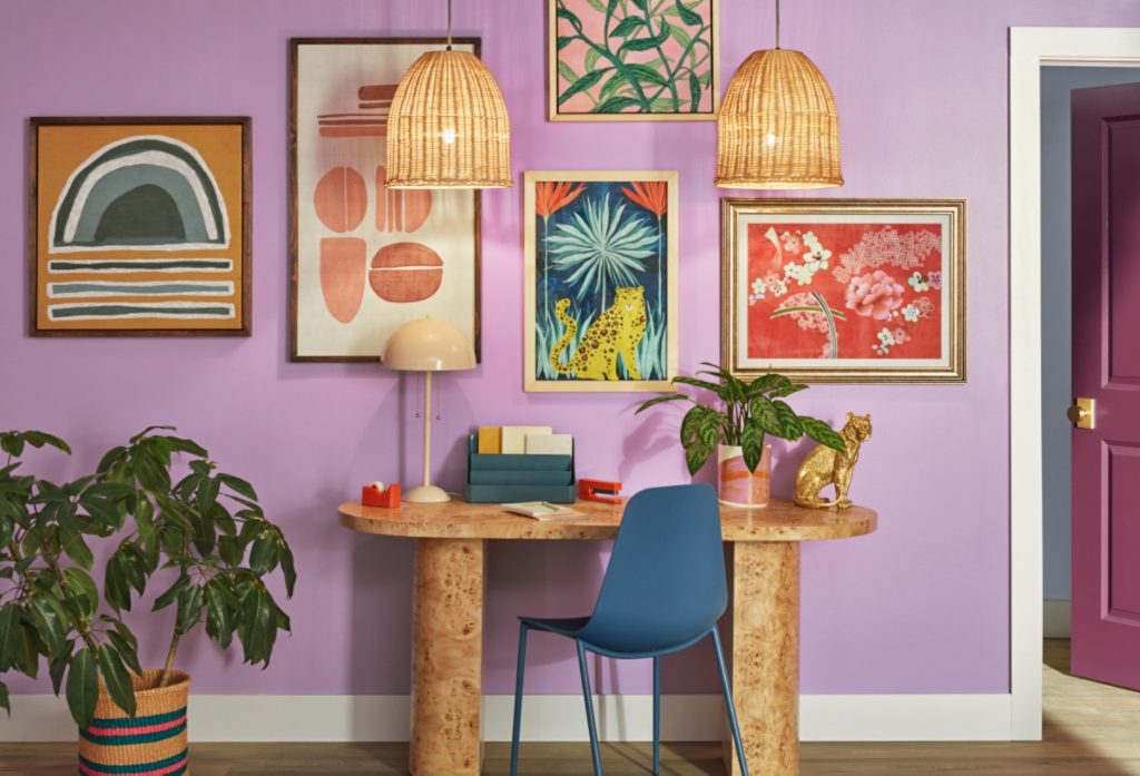 https://s7d2.scene7.com/is/image/sherwinwilliams/sw-6836-novel-lilac-wall-600x408-optimized?qlt=82&wid=1024&ts=1704699246900