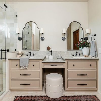 A white dresser sitting on top of a white and black patterned rug by @kirbyhomedesigns. S-W colors featured: SW 7042 Shoji White.
