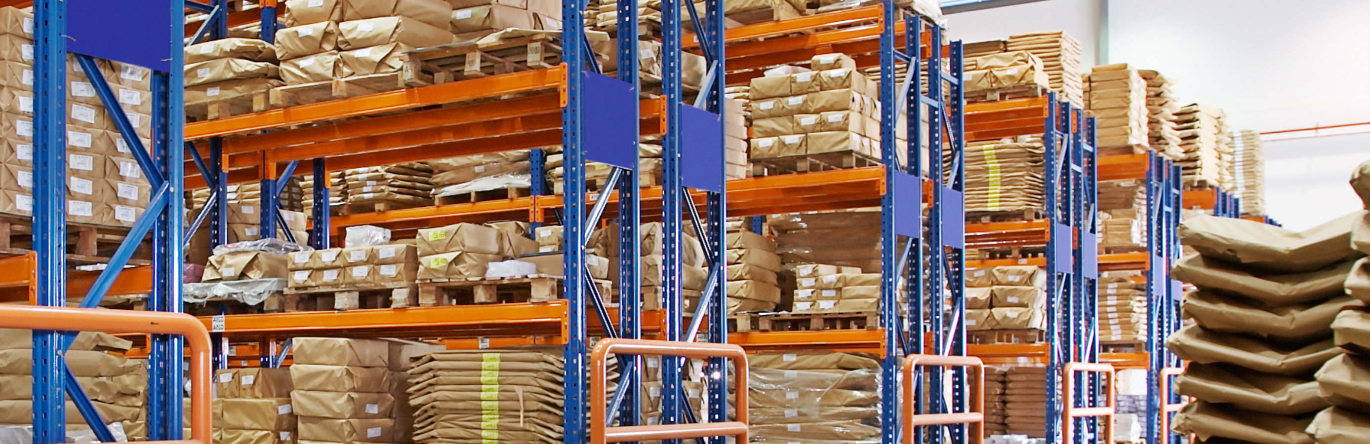 Finitions générales pour les étagères d'entrepôt