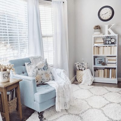 A child's room painted in mindful gray sw 7016 by @keepinghomesweet.