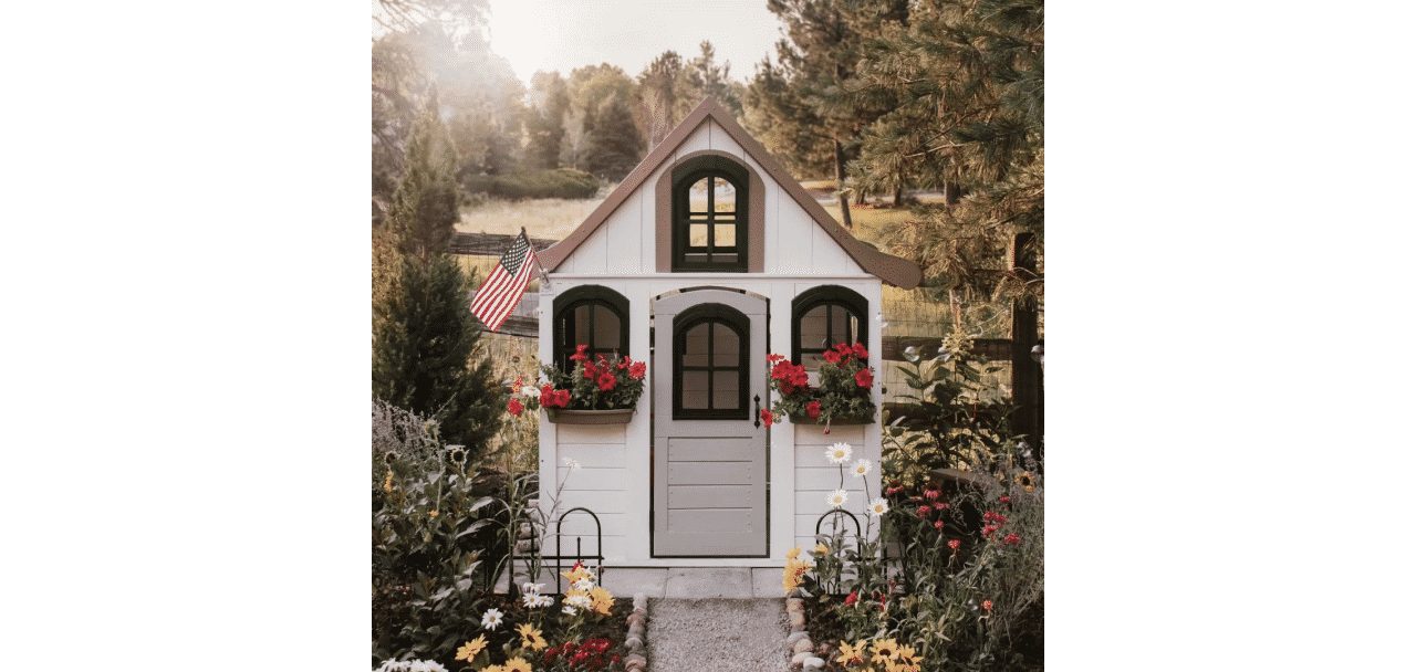 Shed painted in Dover White SW 6385 by @mccoyandco.
