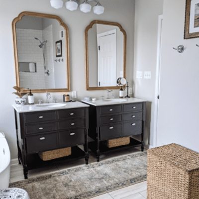 Bathroom painted in Agreeable Gray SW 7029 by @homeonportsmouth.