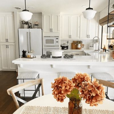 Kitchen painted in Alabaster SW 7008 by @decor_design_tileliquidators.