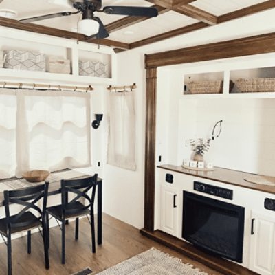 A kitchen painted in westhighland white sw 7566 by @marriedtoamowery.