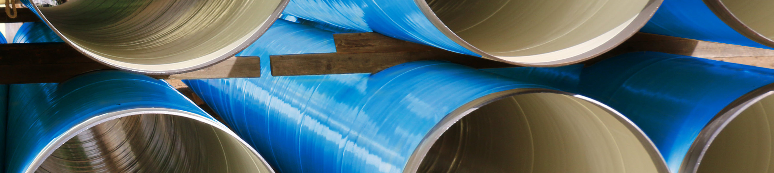 Coated transmission pipes, blue exterior, white interior