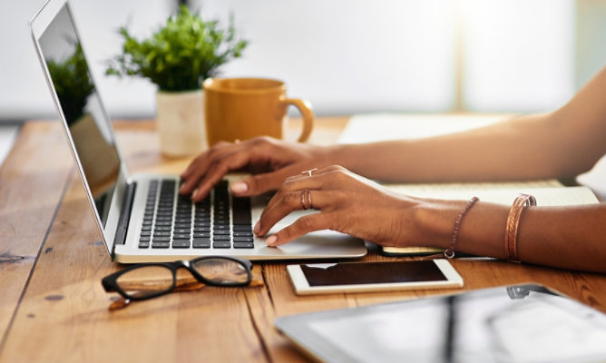 Customers using their laptop to check out the latest EPS articles and technical presentations